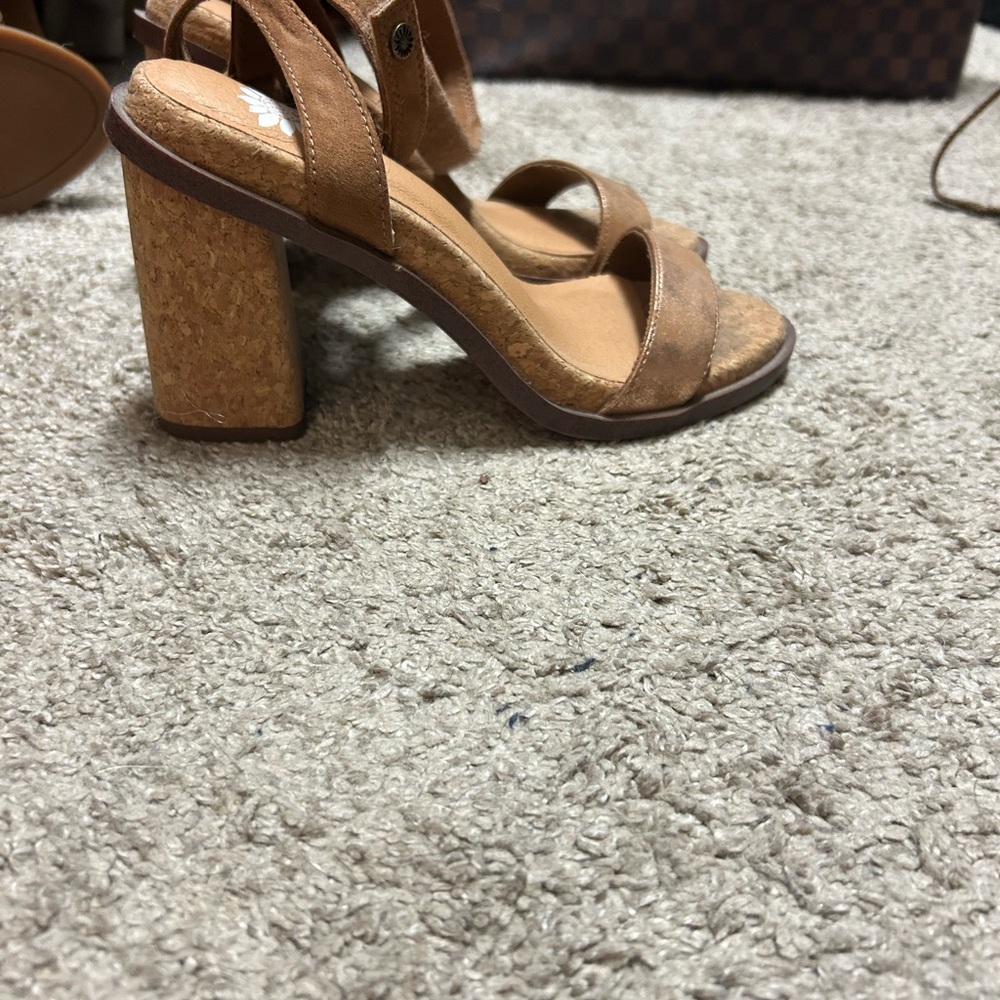 Yellow Box Women's Brown Heeled Sandals - Picture 3 of 4